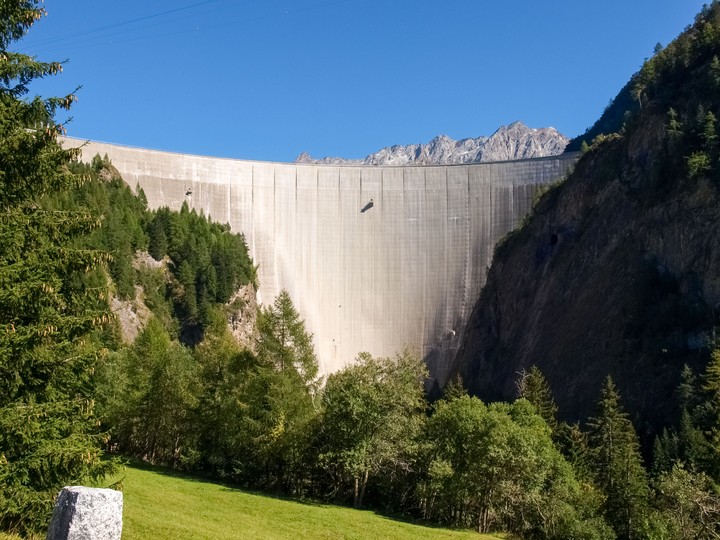 Luzzone, Szwajcaria